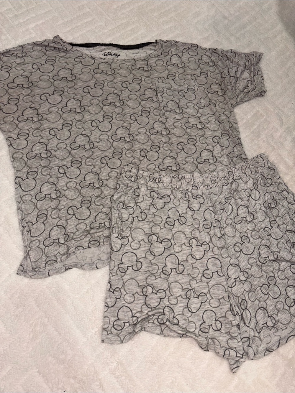 🌸 Disney Gray Mickey Mouse Short Pajama Set